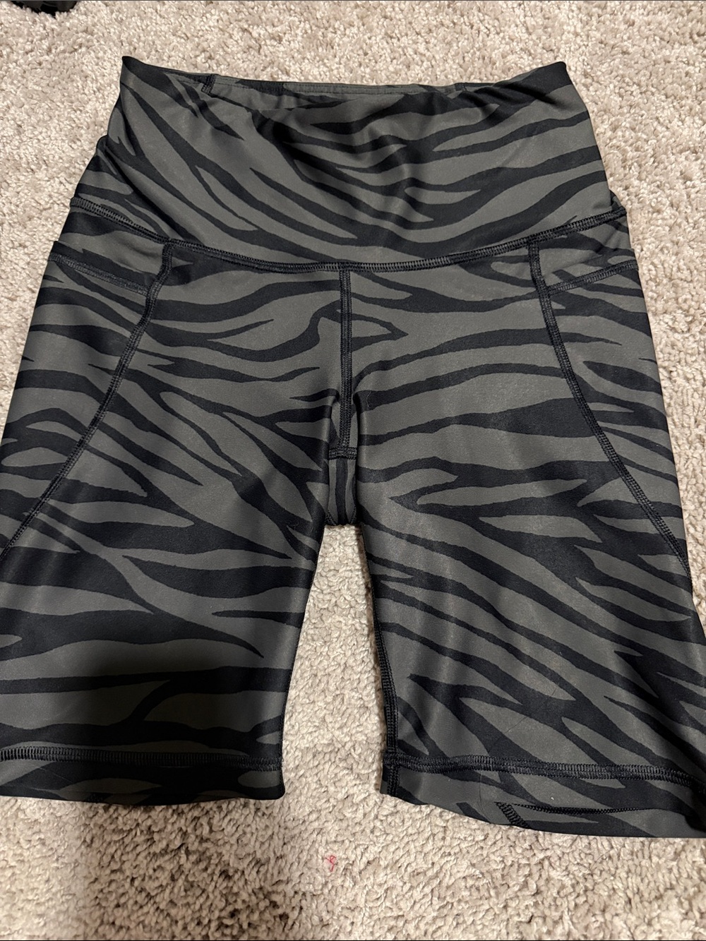 High-Waist Zebra Print Biker Shorts - Black/Grey